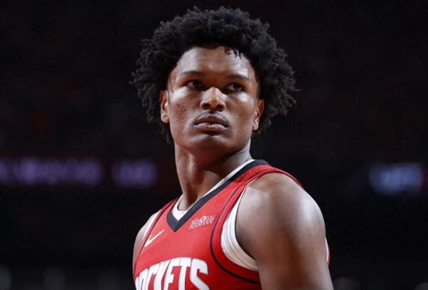 弘利配资 4连胜! 火箭击败独行侠, 申京MVP, 谢泼德可以放弃了